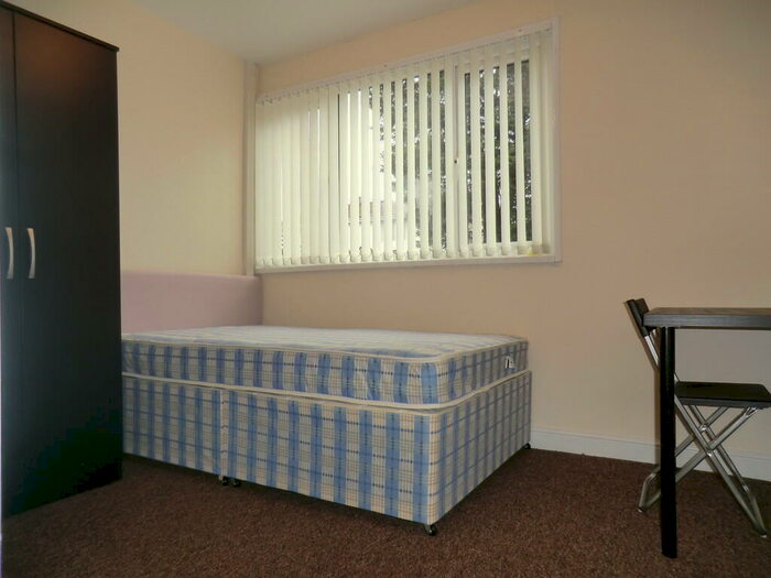 4 Bedroom Semi-Detached House To Rent In Attention Warwick Students-Book Now, CV4