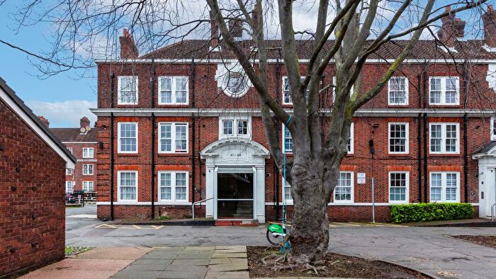 2 Bedroom Flat For Sale In Cleverly Estate, Wormholt Road, London, W12