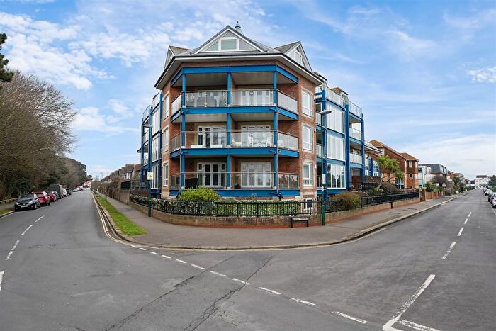 2 Bedroom Flat To Rent In The Quarterdeck, Kings Parade, Bognor Regis, West Sussex, PO21