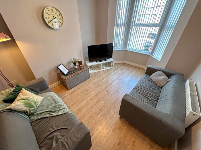5 Bedroom Terraced House To Rent In Esher Road, L6