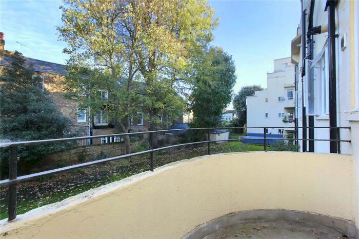 3 Bedroom Flat To Rent In Nightingale Lane, Clapham South, London, SW12