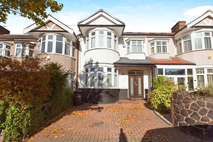 4 Bedroom Terraced House For Sale In Fowey Avenue, Ilford, IG4