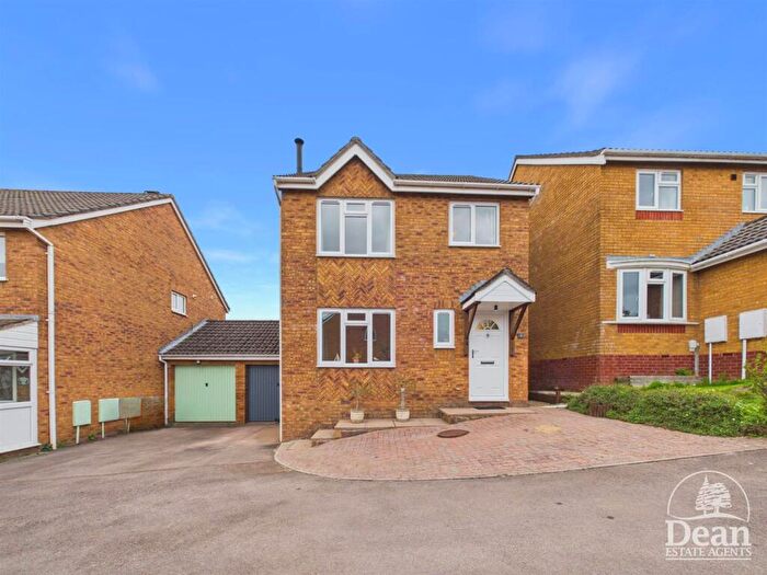 3 Bedroom Link Detached House For Sale In Sabrina Way, Lydney, GL15