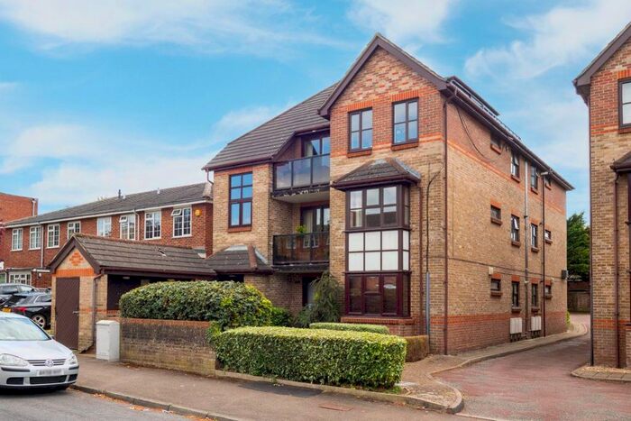 2 Bedroom Flat To Rent In Grange Road, Sutton, SM2