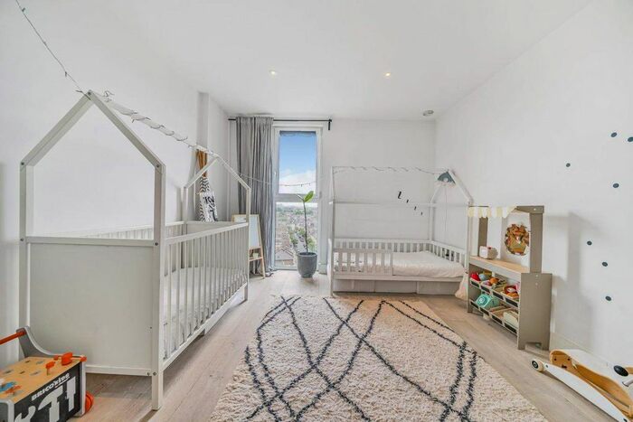 2 Bedroom Flat For Sale In Central Avenue, London, SW6