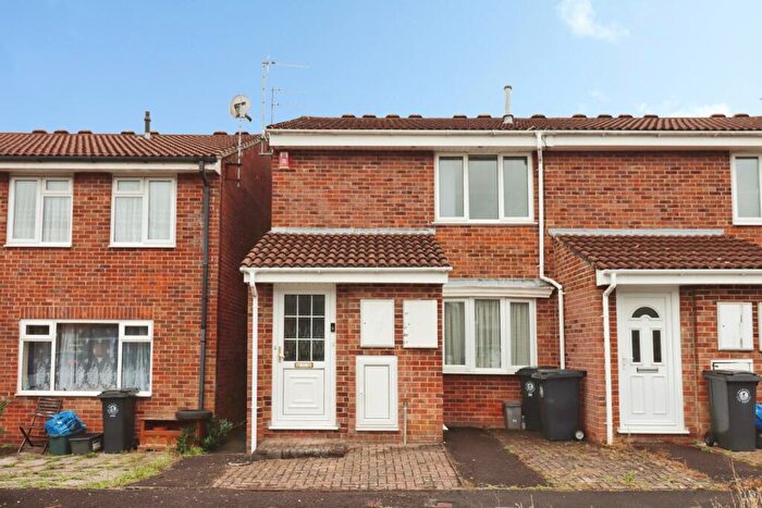 1 Bedroom Flat For Sale In Atlas Close, Bristol, BS5