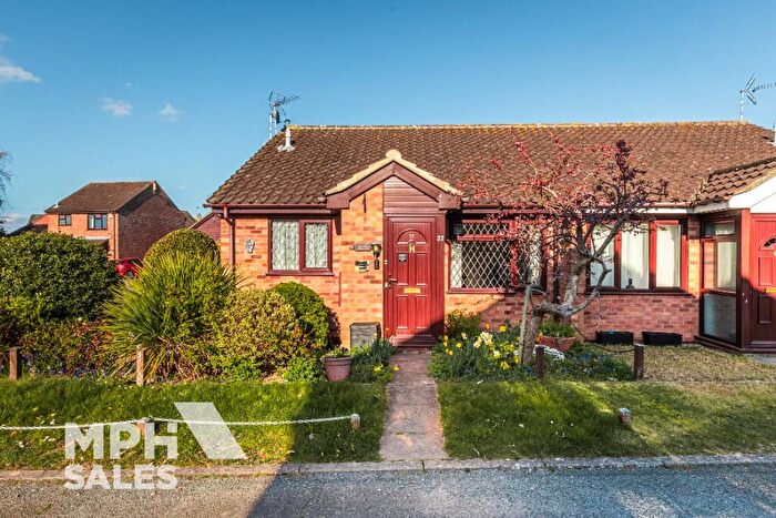 2 Bedroom Semi-Detached Bungalow For Sale In Lancaster Gardens, NR11