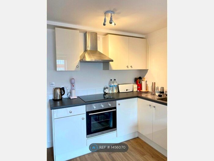 1 Bedroom Flat To Rent In Elizabeth House, Maidenhead, SL6