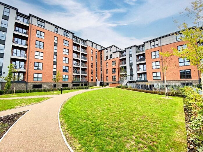 2 Bedroom Flat For Sale In Silver Street, Reading, Berkshire, RG1