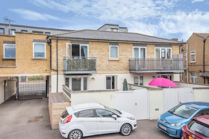 1 Bedroom Flat To Rent In Brighton Road, Surbiton, KT6