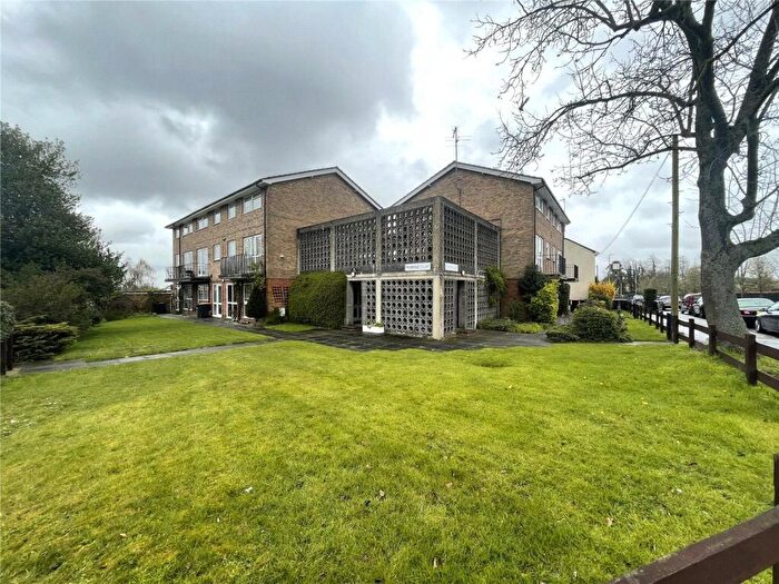 3 Bedroom Maisonette For Sale In Chiltern Road, Dunstable, Bedfordshire, LU6