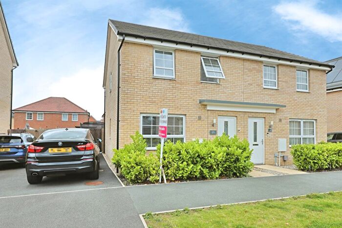 3 Bedroom Semi Detached House For Sale In Metcalf Road, Rackheath, Norwich, NR13