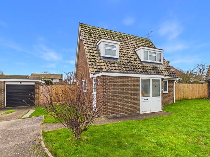3 Bedroom Detached House For Sale In Cedar Close, Broadstairs, CT10