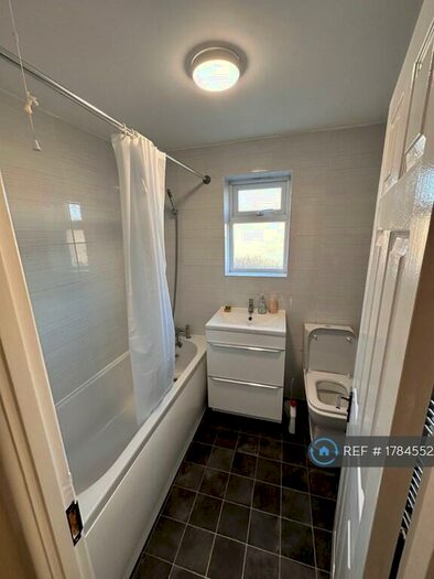 3 Bedroom Semi-Detached House To Rent In Romsey Close, Stanford-Le-Hope, SS17