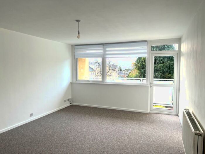 2 Bedroom Apartment To Rent In Weston Road, Bath, Somerset, BA1