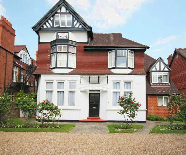 1 Bedroom Flat To Rent In Walpole Gardens, Twickenham, TW2