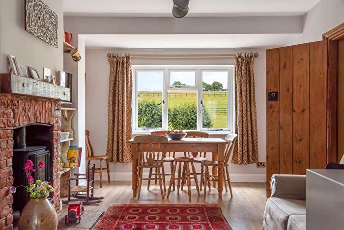 2 Bedroom Cottage To Rent In One Tree Hill Road, Guildford, GU4