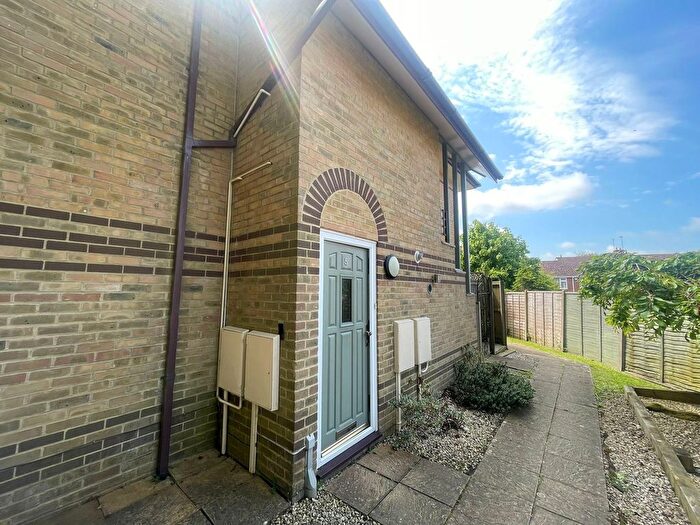 2 Bedroom Flat To Rent In Stockwood Chase, Rough Common, CT2