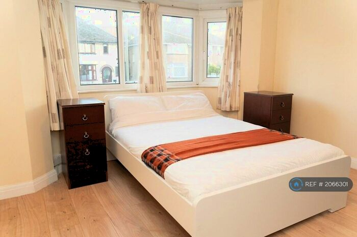 4 Bedroom Semi-Detached House To Rent In Grovelands Road, Headington, Oxford, OX3