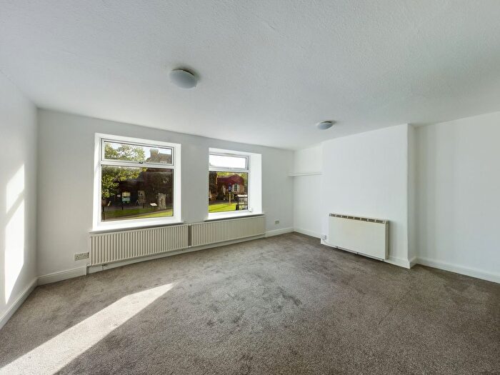 3 Bedroom Flat To Rent In High Street, Stonehouse, Gloucestershire, GL10