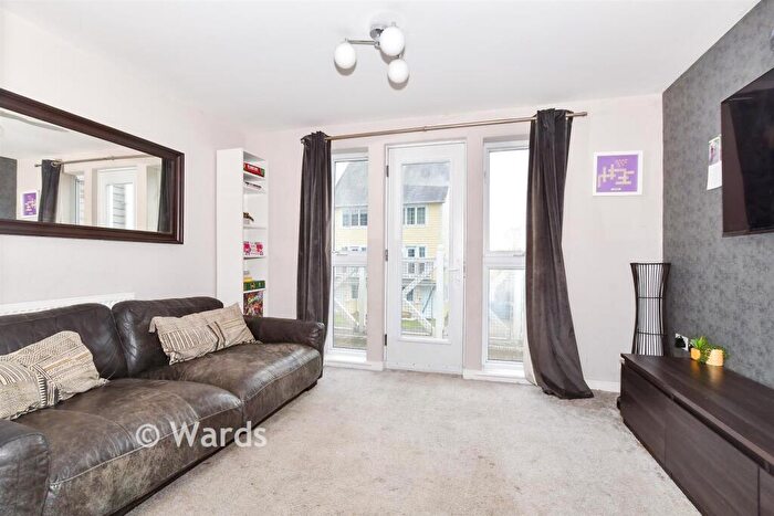 3 Bedroom Town House For Sale In Manley Boulevard, Snodland, Kent, ME6