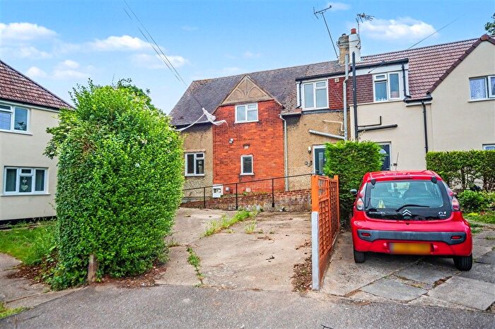 4 Bedroom Semi Detached House For Sale In Haig Avenue, Gillingham, ME7