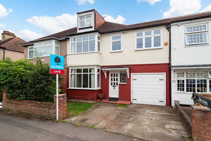 5 Bedroom House To Rent In Lloyd Road, Worcester Park, Surrey, KT4