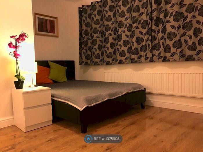 3 Bedroom Terraced House To Rent In Long Lane, Staines-Upon-Thames, TW19