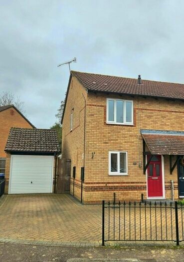 2 Bedroom Semi-Detached House To Rent In Laburnum Close, NN11