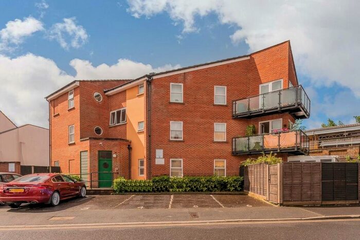 2 Bedroom Apartment To Rent In Martins Road, Shortlands, Bromley, BR2