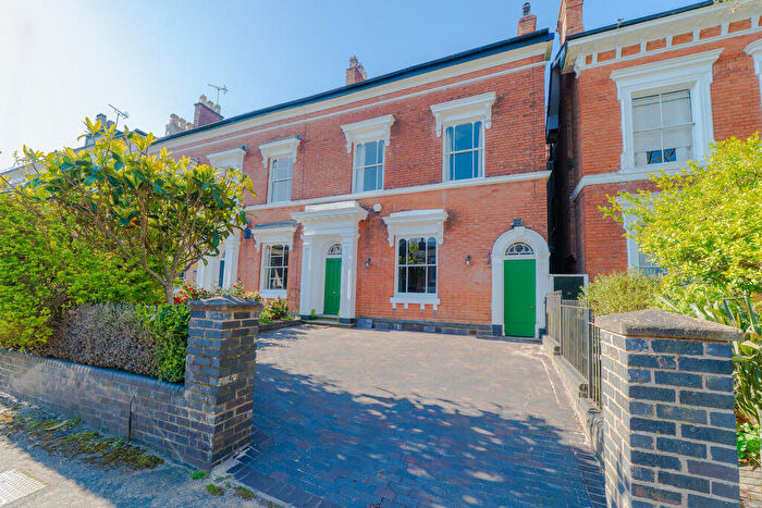 5 Bedroom Semi Detached House For Sale In Yew Tree Road, Edgbaston, B15