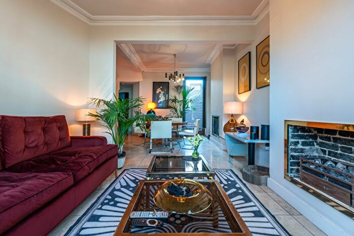 5 Bedroom Flat To Rent In Purves Road, London, NW10