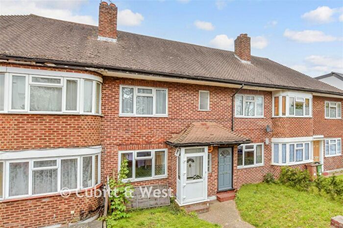 2 Bedroom Maisonette For Sale In Stafford Road, Wallington, Surrey, SM6