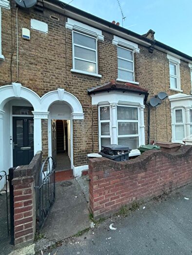 4 Bedroom Detached House To Rent In Pearcroft Road, London, E11