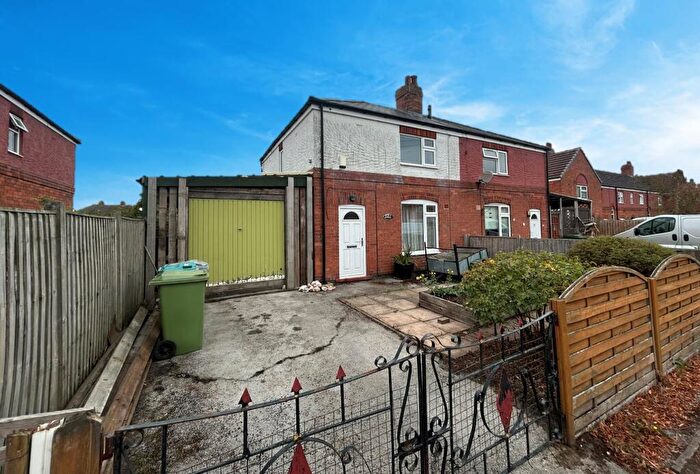 3 Bedroom Semi-Detached House For Sale In Devon Road, Newark, NG24