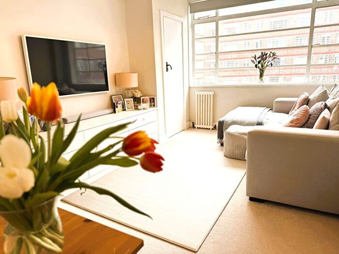 1 Bedroom Flat For Sale In Balham High Road, London, SW17