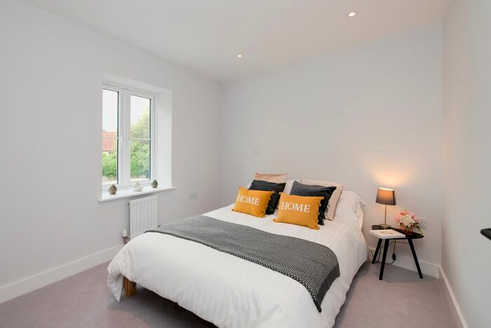 1 Bedroom Flat To Rent In Dunleys Hill, North Warnborough, Hook, Hants, RG29