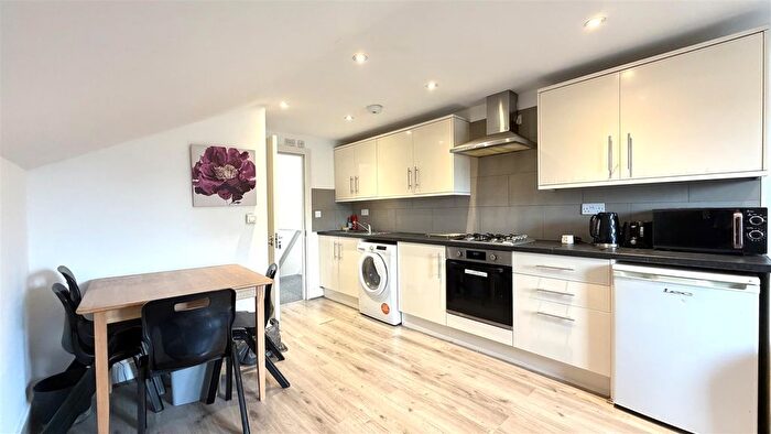 2 Bedroom Flat To Rent In Haydons Road, Wimbledon, SW19