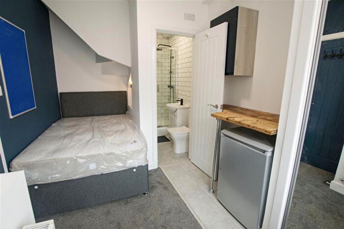 6 Bedroom House To Rent In Rookery Road, Selly Oak, Birmingham, B29