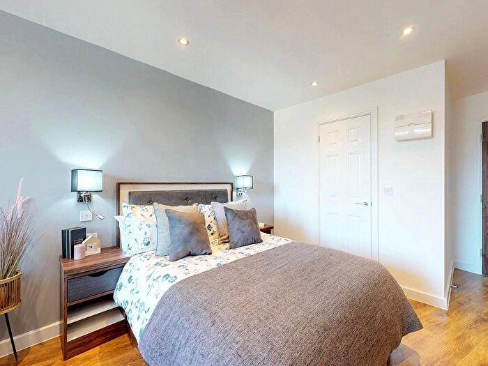 Apartment To Rent In Apt, Ribbon Residence #, LS3