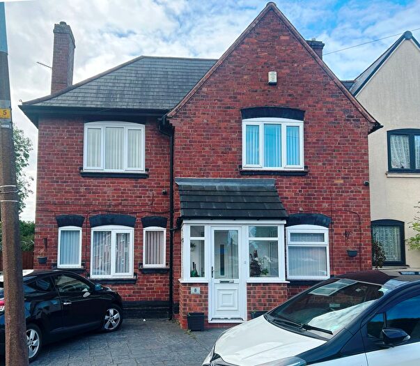 4 Bedroom Semi-Detached House To Rent In Awefields Crescent, Smethwick, B67