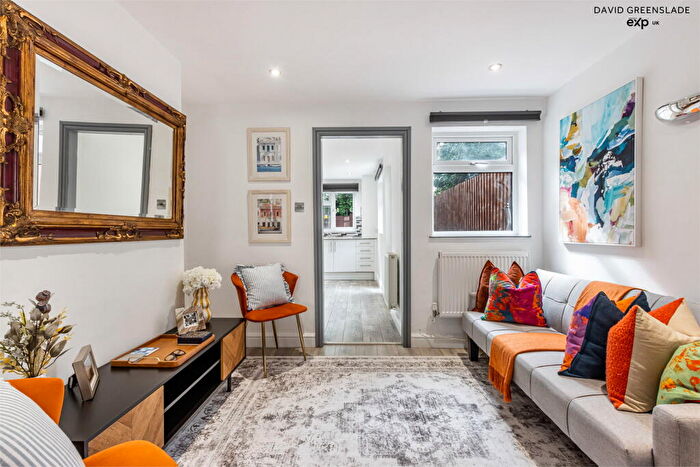 1 Bedroom Terraced House For Sale In Cherry Orchard Road, CR0