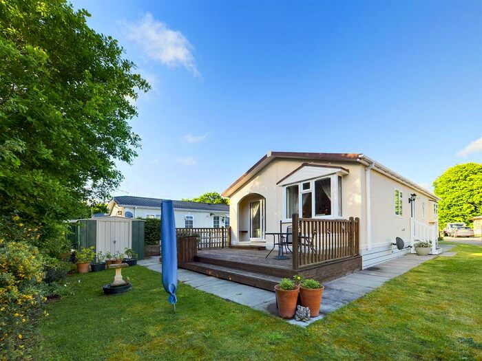 2 Bedroom Park Home For Sale In Capel Gardens, Ruckinge, Ashford, TN26