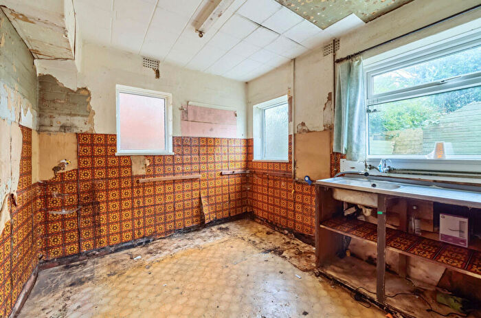 3 Bedroom End Of Terrace House For Sale In Aldbury Road, Warstock, Birmingham, B14