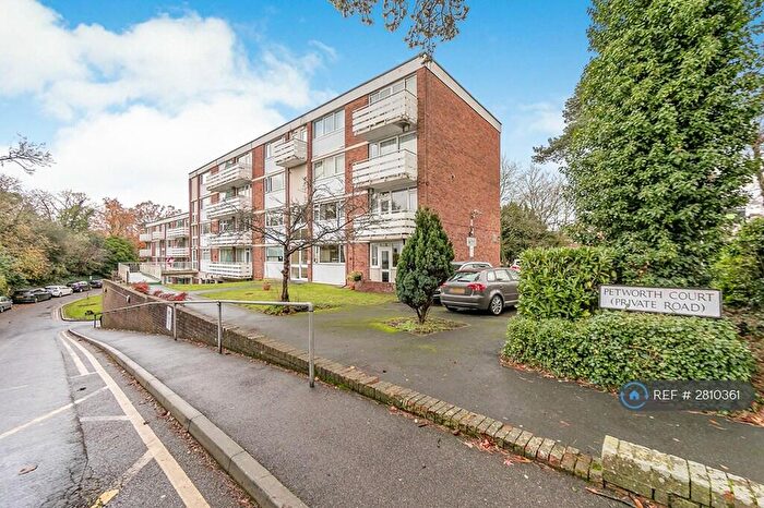 2 Bedroom Flat To Rent In Petworth Court, Reading, RG1