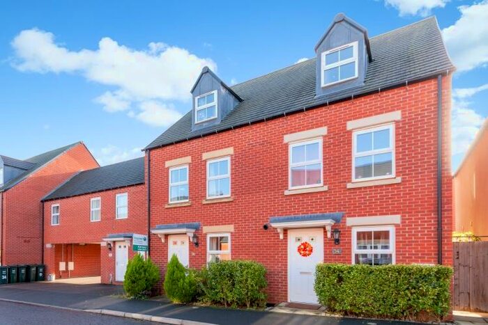 4 Bedroom Terraced House To Rent In Songthrush Road, Bodicote, OX15