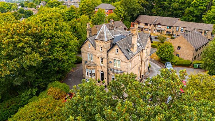 3 Bedroom Flat For Sale In Bolton Manor, Leeds, LS19