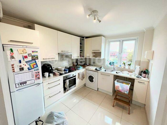3 Bedroom Flat To Rent In Malyon Court, Barking Road, London, E6