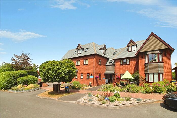 1 Bedroom Flat For Sale In Ashlawn Gardens, Winchester Road, Andover, Hampshire, SP10