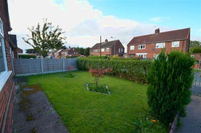 2 Bedroom Bungalow To Rent In Manor Drive, Featherstone, WF7